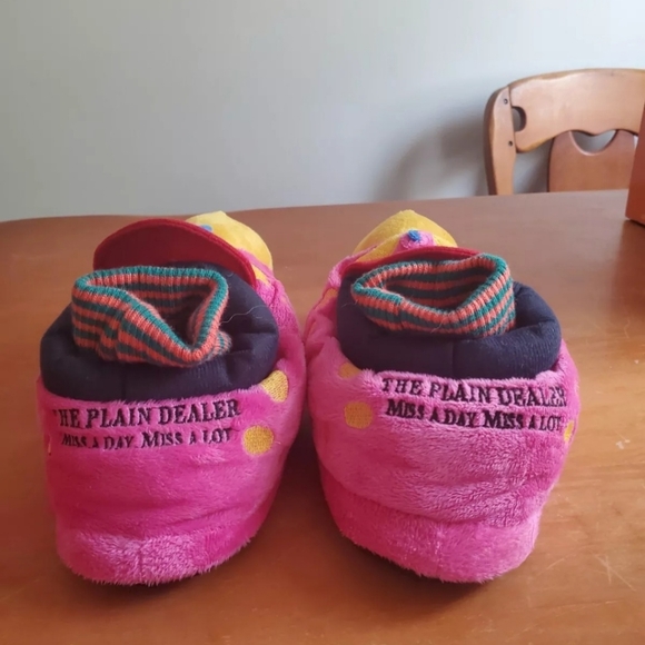 Cleveland Indians Mascot Slider Slippers Rare Chief Wahoo Logo Pink Soft Fuzzy - Picture 4 of 7